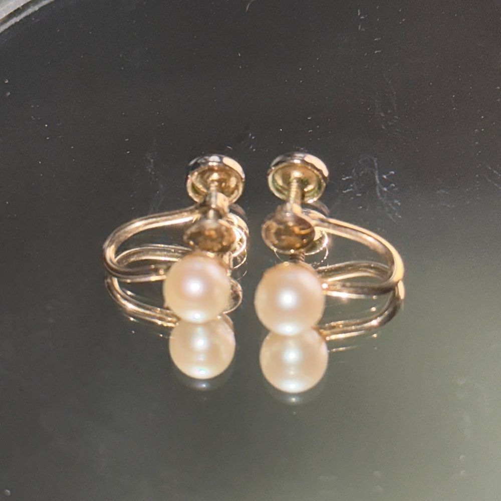 Vintage small faux‎ pearl screw back earrings